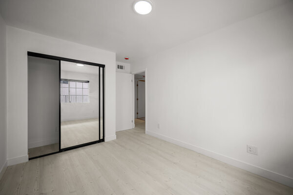 3BR rental in Los Angeles — 3 Bedroom/ 1.5 Bathroom or 2 Bedroom + Office Space or Den in Downtown Los Angeles | In Unit Washer & Dryer & New Stainless Steel Appliances | Views of Downtown LA Skyline