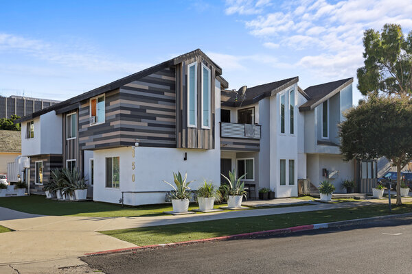 2BR rental in Santa Ana — New Two Bedroom One Bath Downtown Santa | In Unit Washer & Dryer | Distressed Wood Floors | Vaulted Ceilings