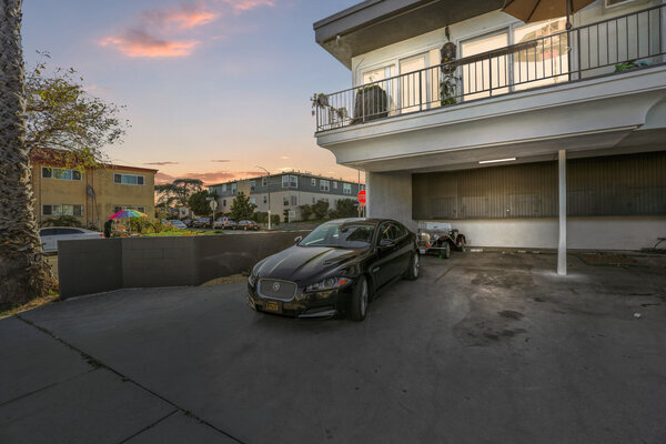 2BR rental in Los Angeles — New Renovated Large Two Bedroom | Highly Desirable La Cienega Heights & Westside LA | Washer & Dryer w/ All New Appliances and White Stone Countertops | Los Angeles Re-Defining Modern Living