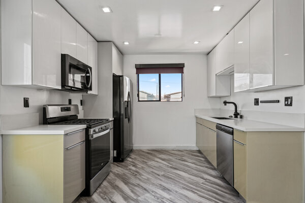 1BR rental in Los Angeles — One Bedroom One Bath w/ Washer & Dryer | Sparkling White Stone Quartz Countertops w/ Self-closing Cabinetry | Los Angeles Re-Defining Modern Living